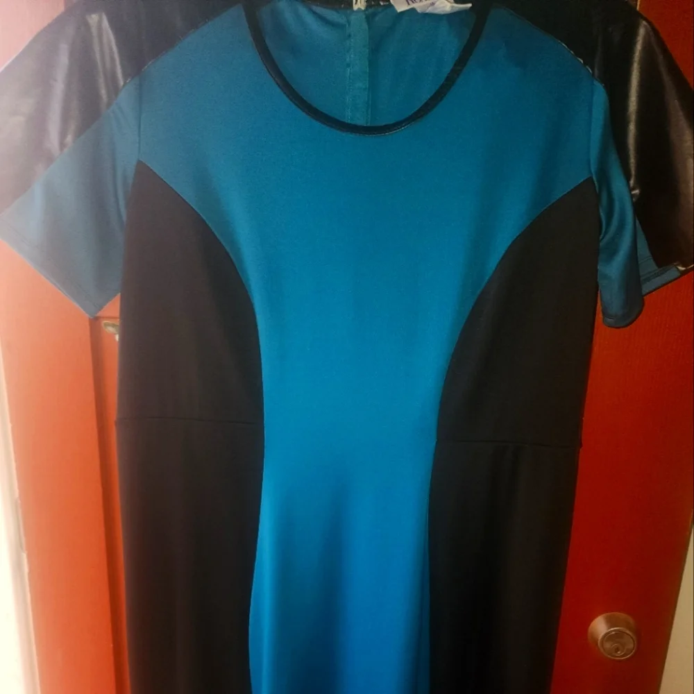 Dress - Picture 1 of 2